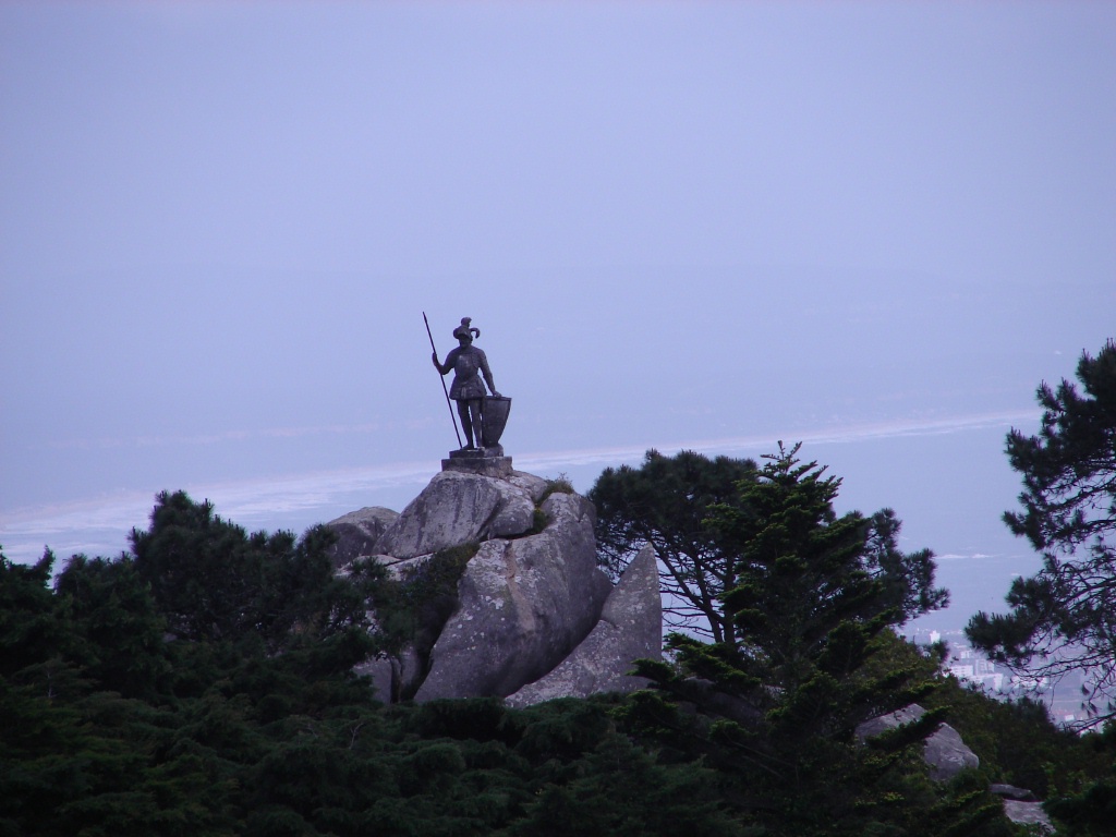 2008/03(March)/AroundTheWorld/Lisbon/1024x768_guardian of Pena Palace.jpg